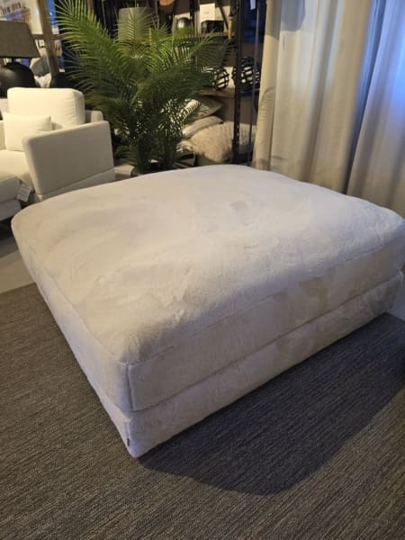 Riviera Vail puff 135x115cm